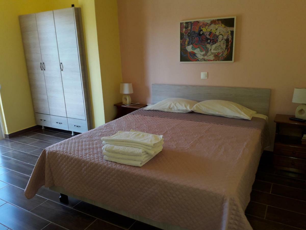 Petasos Apartments 1 เกนนาดี ภายนอก รูปภาพ